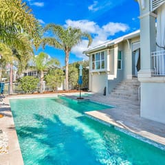 Exquisite Clearwater Retreat w Heated Pool Game Room Outdoor kitchen and Kayaks