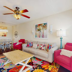 Stylish snowbird friendly condo near the beach with AC and WD dog friendly