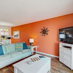 Snowbird Friendly Townhouse with WiFi and Central AC