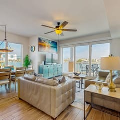 Waterfront Condo w WiFi Washer Dryer and Central AC Snowbird Friendly