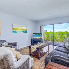 Waterfront Amenities, Walkable Dining & Gulf Beaches Nearby