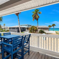Delightful condo with beach and pool access washer dryer