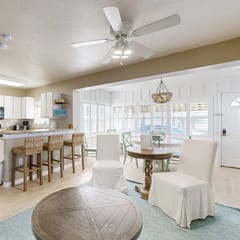 Gulf front beach cottage with full kitchen and central AC