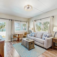 Gulf front condo beach access full kitchen and central AC