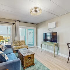 Beachfront condo on ground floor with full kitchen and central AC
