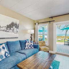 Beachfront condo Gulf views ground floor full kitchen and central AC