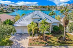 Exquisite Clearwater Retreat w Heated Pool Game Room Outdoor kitchen and Kayaks