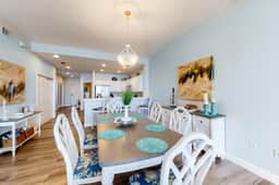 Beautiful condo minutes form beach with WiFi AC and pool One dog OK