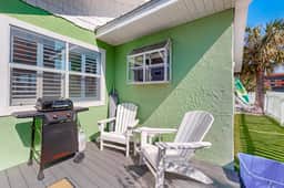 Gulf front beach cottage with full kitchen and central AC