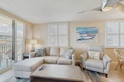Snowbird friendly oceanfront gem with WiFi AC access to pool hot tub and dock