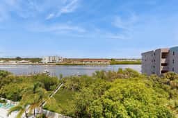 Snowbird friendly oceanfront gem with WiFi AC access to pool hot tub and dock
