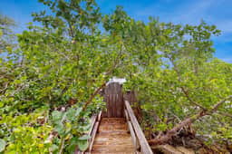 Oceanfront condo with Shared Pool Ocean View High Speed WiFi and Central AC