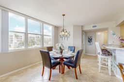 Water views family and snowbird friendly close to beaches WD AC Wifi
