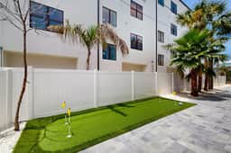 Modern dog friendly townhome close to the Gulf and beaches shopping and dining