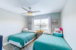 Dog friendly condo with pool fitness area balcony fast WiFi and WD