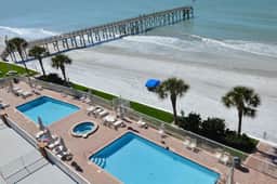 Luxurious waterfront penthouse with stunning Gulf views hot tub and two pools