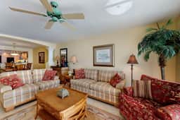 Luxurious waterfront penthouse with stunning Gulf views hot tub and two pools