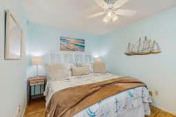 Charming Gulf front condo with views of Belleair Beach with central AC