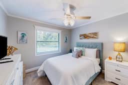 Gorgeous oasis with pool patio central AC WD and close to the beach