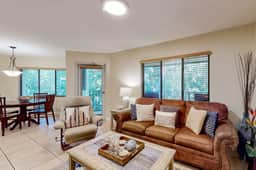 Top floor Condo with on site pool hot tub grills gym and private balcony