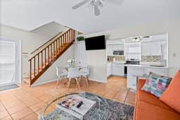 Delightful condo with beach and pool access washer dryer