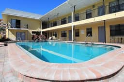 Charming getaway across the street from sparkling waters of Redington Beach