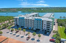 Light and airy condo with balcony pool hot tub and beach access