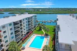 Light and airy condo with balcony pool hot tub and beach access