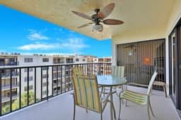 Light and airy condo with balcony pool hot tub and beach access