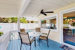 3 Cozy Cottages with Kitchens, AC & Shared Yard