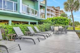 Enchanting condo with full kitchen enclosed yard and washer dryer