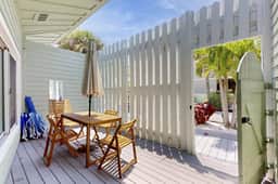 Enchanting condo with full kitchen enclosed yard and washer dryer