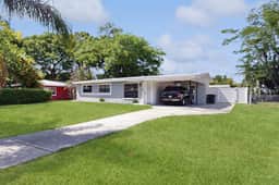 Dog friendly getaway with enclosed yard central AC and WD snowbirds OK