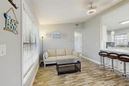 Dog friendly getaway with enclosed yard central AC and WD snowbirds OK