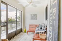 Inviting condo near beach with enclosed balcony WD and AC snowbirds OK