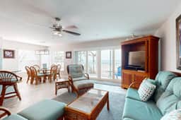 Oceanfront Gem w Pool Hot Tub and Stunning Views Covered Parking