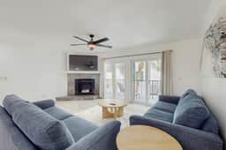Spacious and dog friendly close to the Gulf and beaches AC WIFI and WD