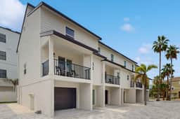 Spacious and dog friendly close to the Gulf and beaches AC WIFI and WD