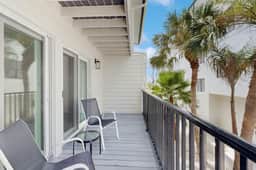 Spacious and dog friendly close to the Gulf and beaches AC WIFI and WD