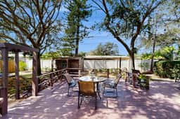 Charming home very close to the beach with a spacious and private yard and hot tub