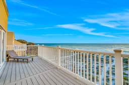 Charming Gulf front condo w/ balcony full kitchen central AC and WD