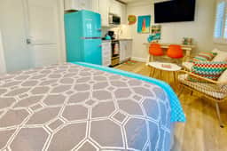 Retro chic beachfront studio mere steps from sand grilling area and shuffleboard