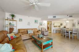 Bright and recently redone condo hot tub pool and tennis direct beach access