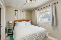 Beachfront condo Gulf views ground floor full kitchen and central AC