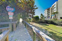 Beachside St Pete Condo w Heated Pool Near Landmark Restaurants