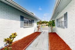 Centrally located dog friendly comfortable home with AC and WD
