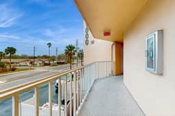 Beachfront condo with pool tennis court and AC Dog friendly