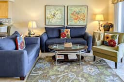 Cozy beachside condo with pool and hot tub walk to restaurants