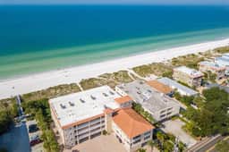 Cozy beachside condo with pool and hot tub walk to restaurants