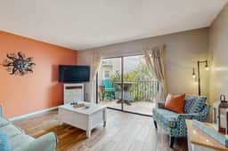 Snowbird Friendly Townhouse with WiFi and Central AC